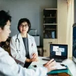 ThinkPad P53 Healthcare edition - doctors consulting at computers