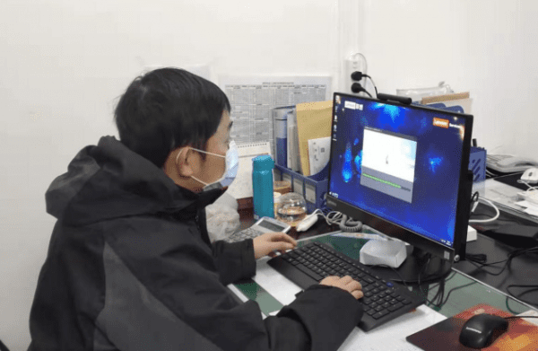 Yaowen Tang working at his PC