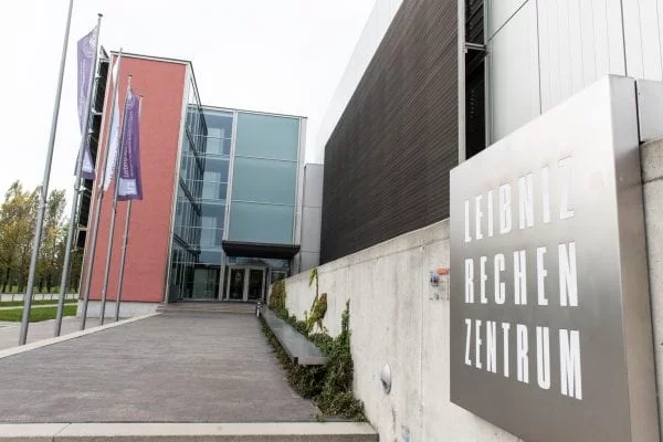 Leibniz Rechen Zentrum building entrance and sign