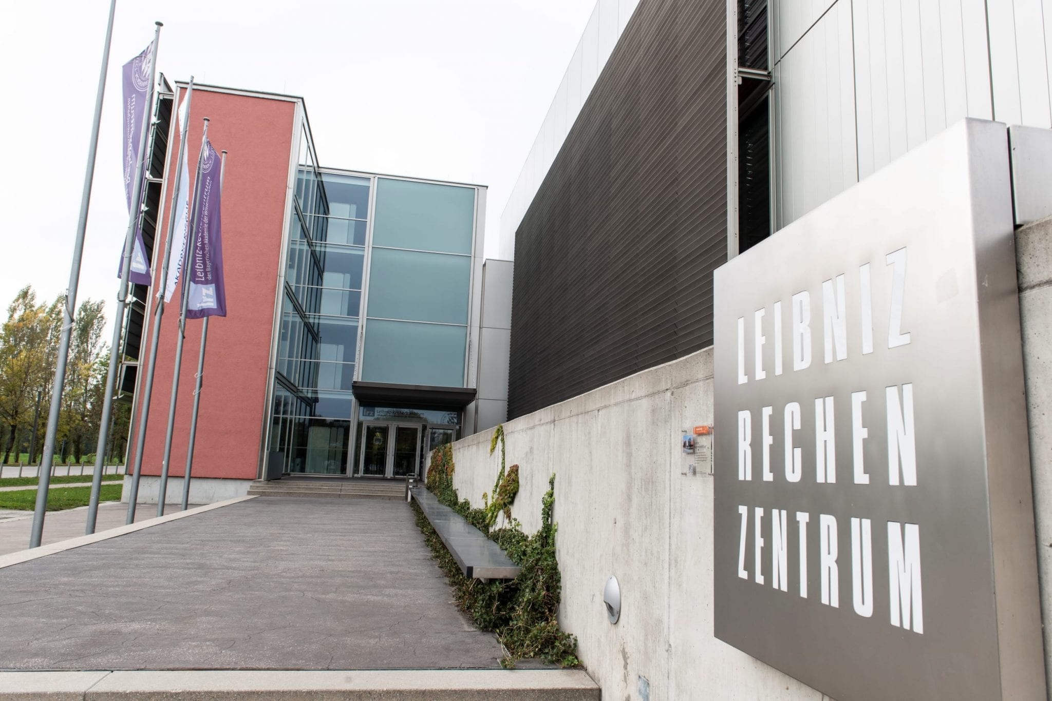 Leibniz Rechen Zentrum building entrance and sign