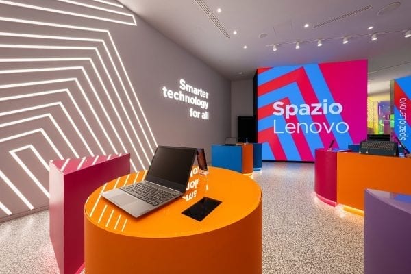 Spazio Lenovo: concept store interior with brightly colored furniture and demo devices
