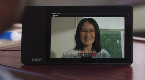 Doctor using Lenovo ThinkSmart device for Virtual Rounding