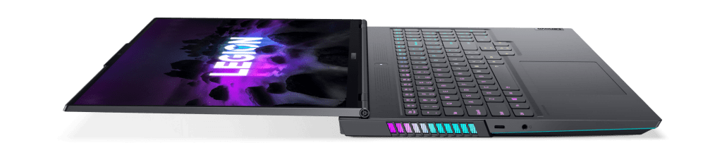 La nueva computadora portátil Lenovo Legion 7 de 16 pulgadas abierta a 180 grados