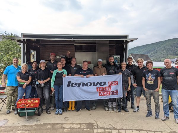 Lenovo employees volunteering