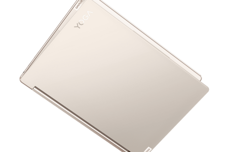 The sophisticated look of Yoga 9i’s glossy Oatmeal metallic exterior really pops like it belongs in a jewelry box
