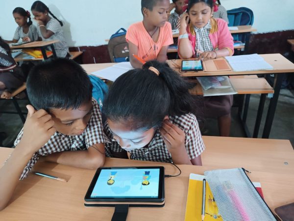 Children using tablets under the Agastya International Foundations Lab on a Tab program in Kengeri, Bangalore