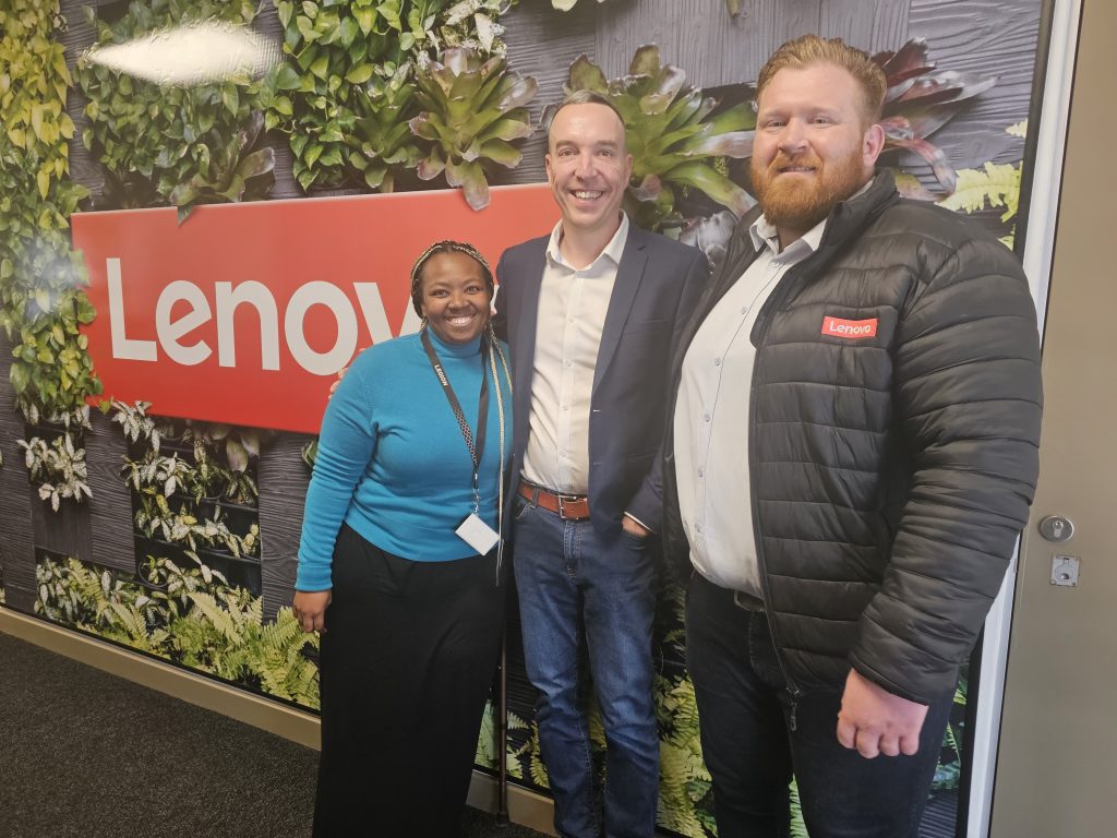 Lenovo's 2023 EMEA Diversity Manager of the Year with colleagues standing in front of Lenovo logo