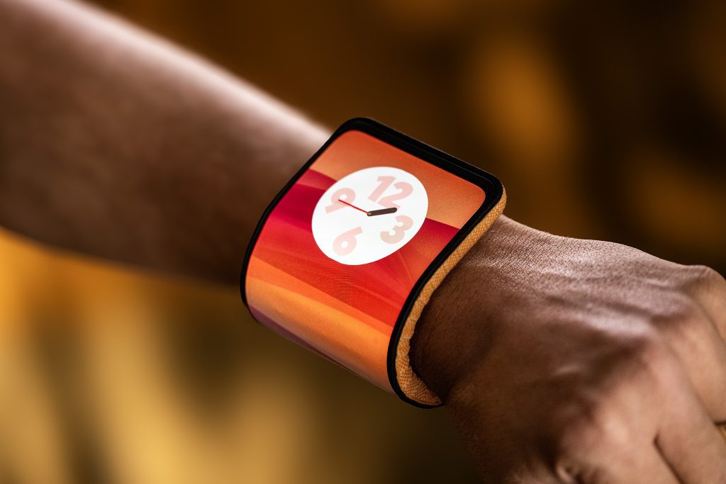 Motorola bendable display as a watch