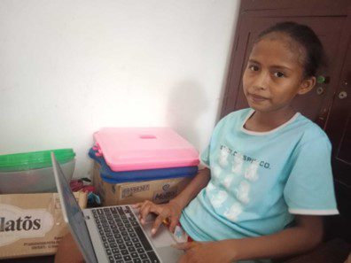 Girl with Lenovo laptop helped by Solve Education!