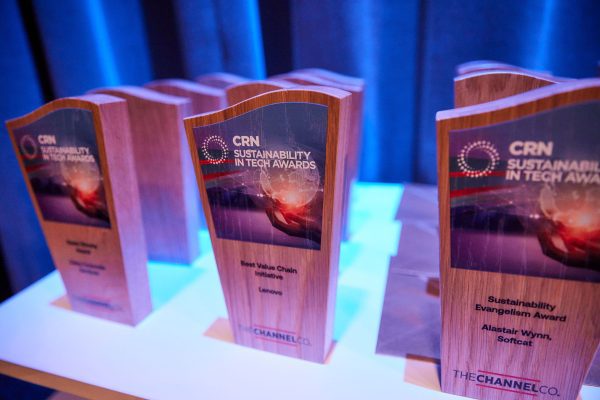 لنوو در مراسم افتتاحیه CRN Sustainability in Tech Summit "بهترین ابتکار زنجیره ارزش" و "بهترین محصول سبز" سال را دریافت کرد.